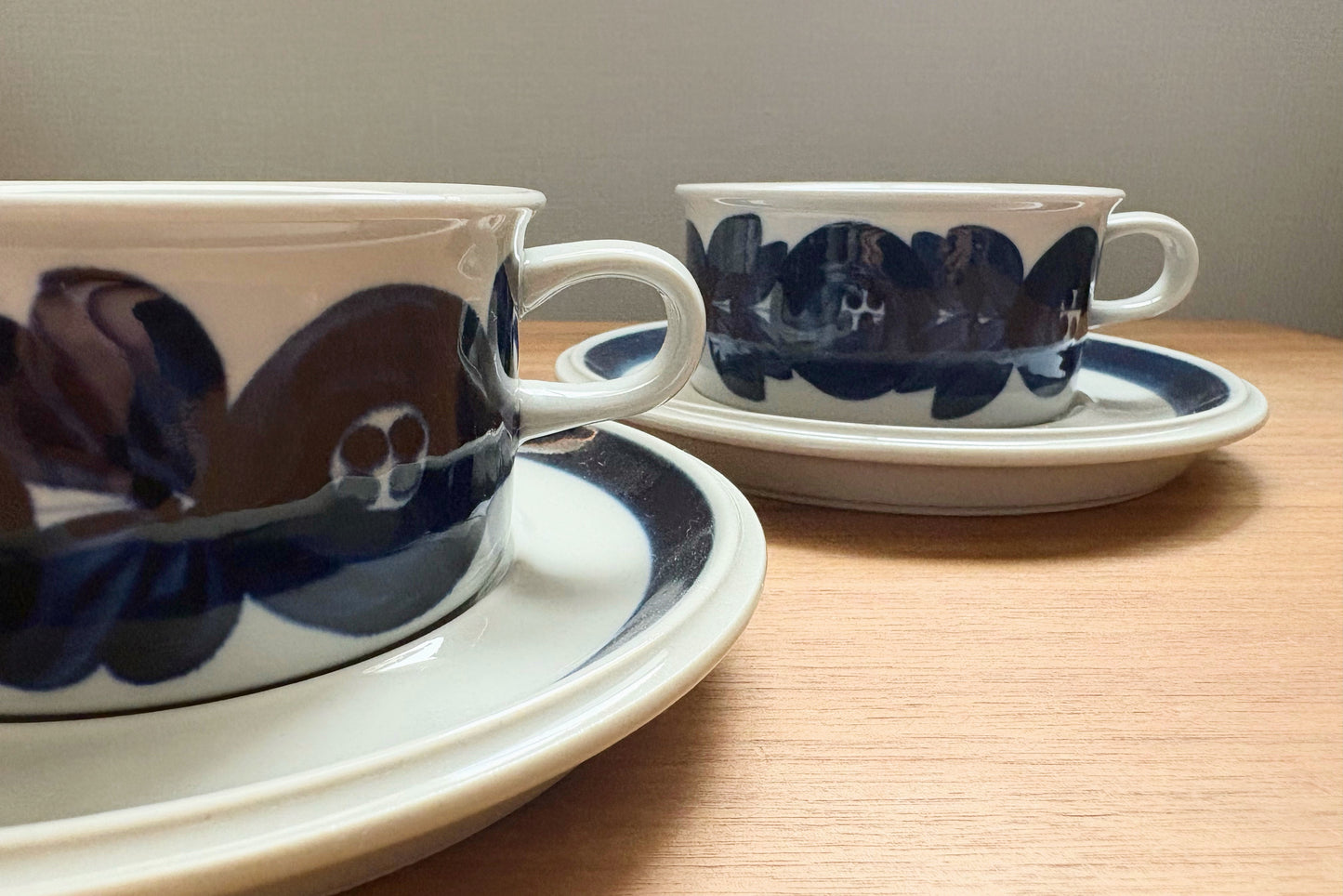 ARABIA Anemone カップ&ソーサー 2客セット|静かな時間を重ねるペア