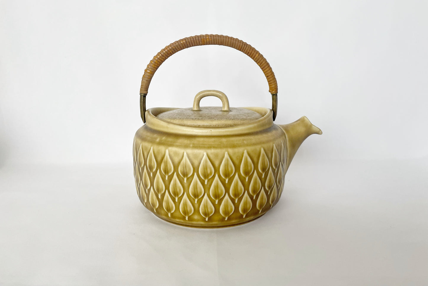 JHQuistgaard Relief Teapot