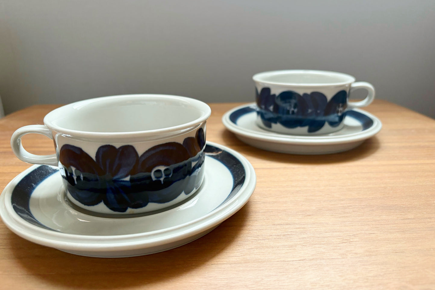 ARABIA Anemone カップ＆ソーサー 2客セット｜静かな時間を重ねるペア