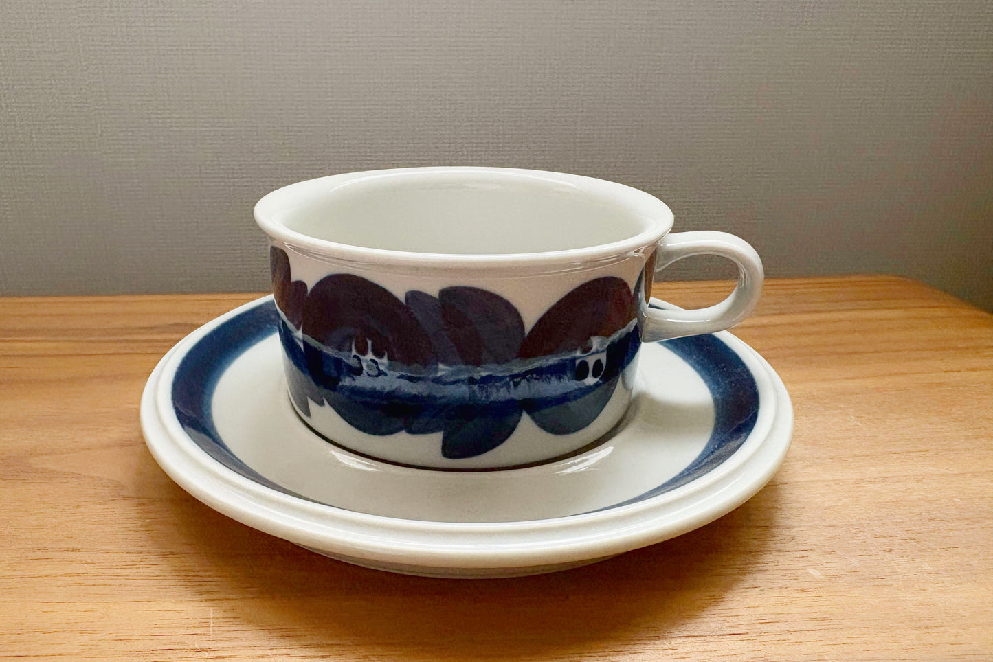 ARABIA Anemone カップ＆ソーサー 2客セット｜静かな時間を重ねるペア