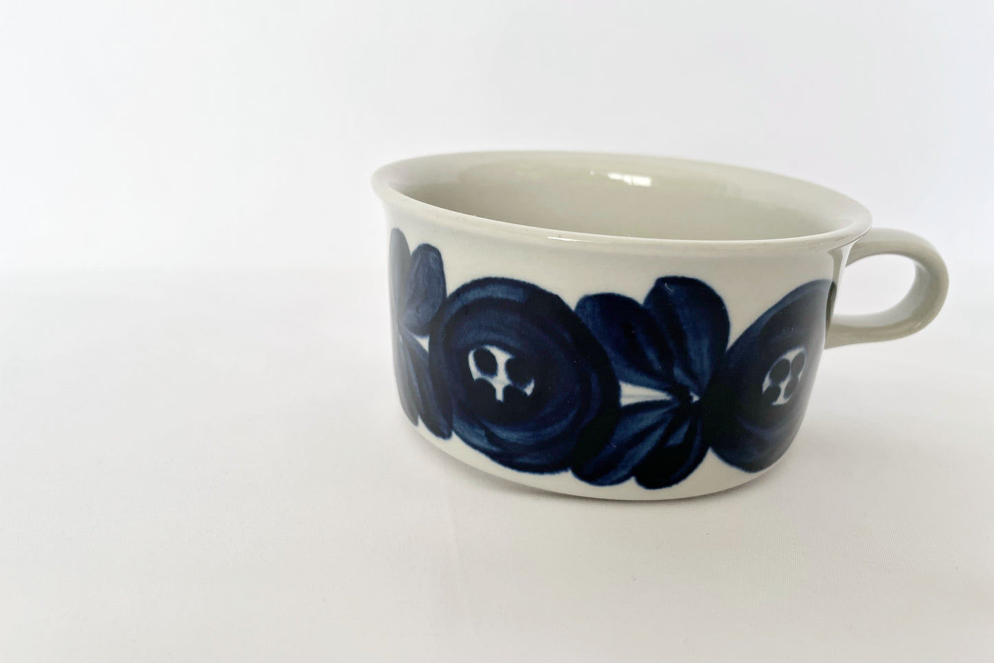 ARABIA Anemone Teacup and Saucer