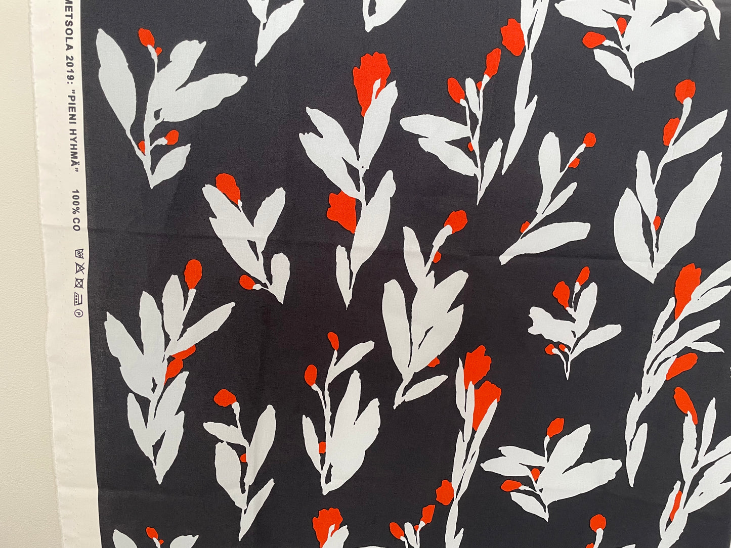 marimekko fabric "pieni hyhmä"