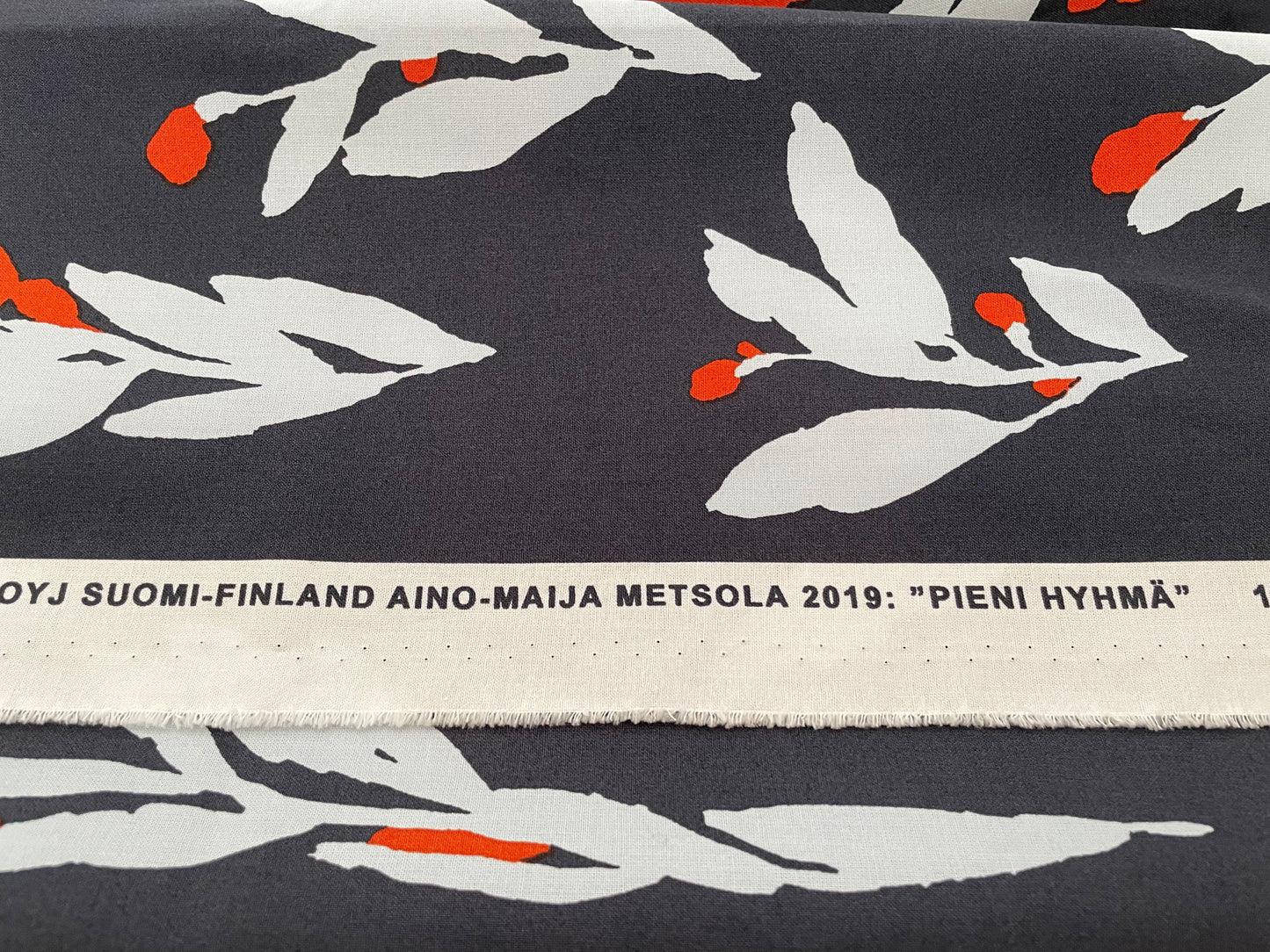 marimekko fabric "pieni hyhmä"