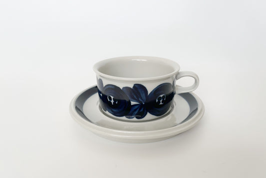 ARABIA Anemone Teacup and Saucer